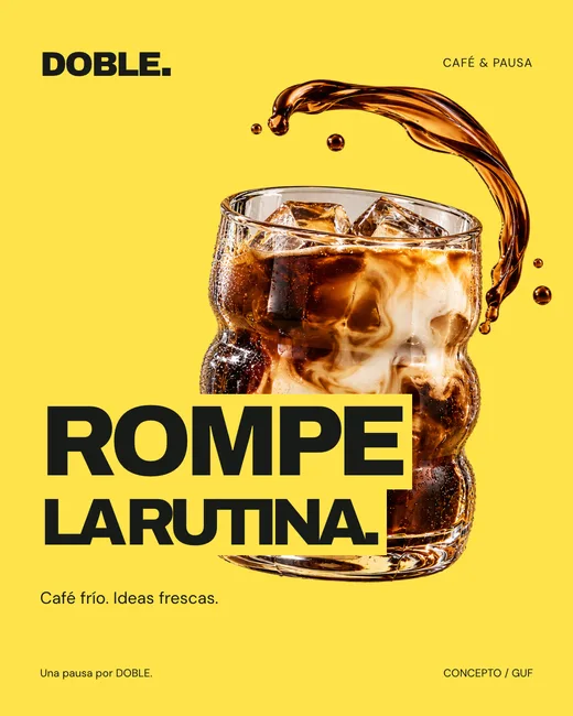 Concepto DOBLE: café helado y el titular Rompe la rutina sobre amarillo.